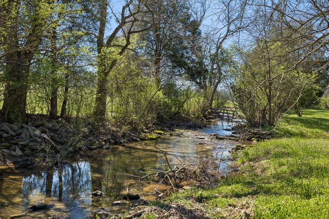 1017 Cabriolet Ct, Gallatin, TN 37066