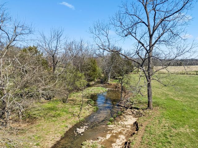 1017 Cabriolet Ct, Gallatin, TN 37066