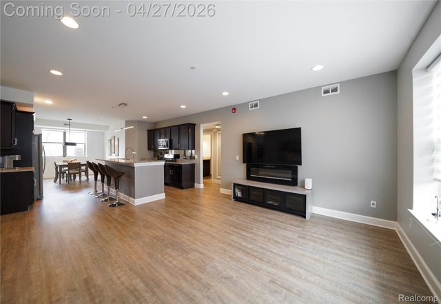 1230 Diamond Court E, Royal Oak, MI 48067
