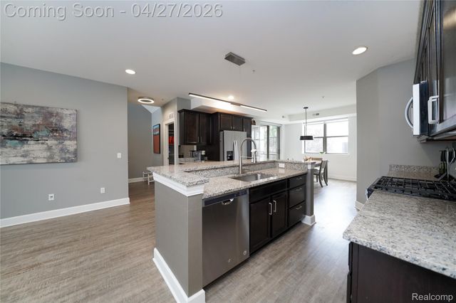 1230 Diamond Court E, Royal Oak, MI 48067