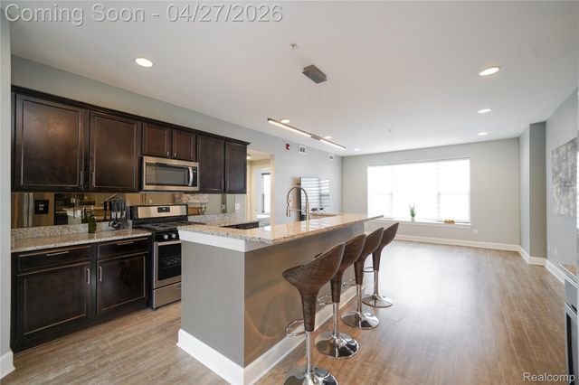 1230 Diamond Court E, Royal Oak, MI 48067