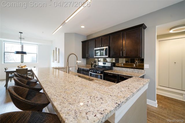 1230 Diamond Court E, Royal Oak, MI 48067