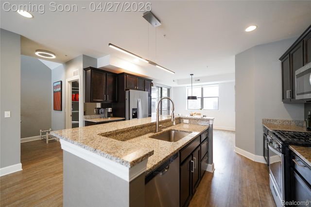 1230 Diamond Court E, Royal Oak, MI 48067
