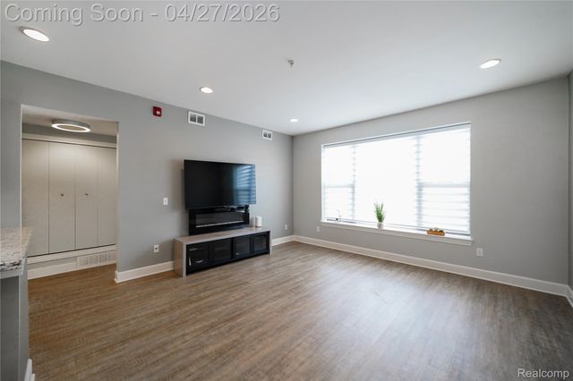 1230 Diamond Court E, Royal Oak, MI 48067