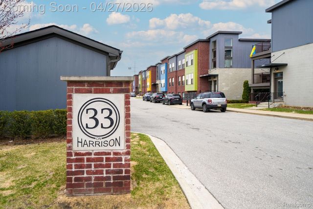 1230 Diamond Court E, Royal Oak, MI 48067