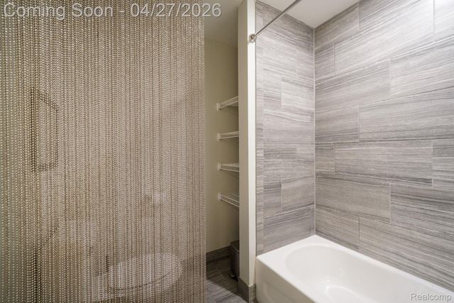 1230 Diamond Court E, Royal Oak, MI 48067