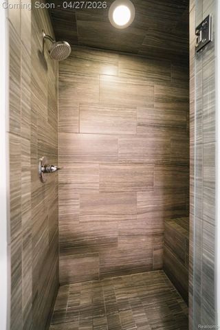 1230 Diamond Court E, Royal Oak, MI 48067