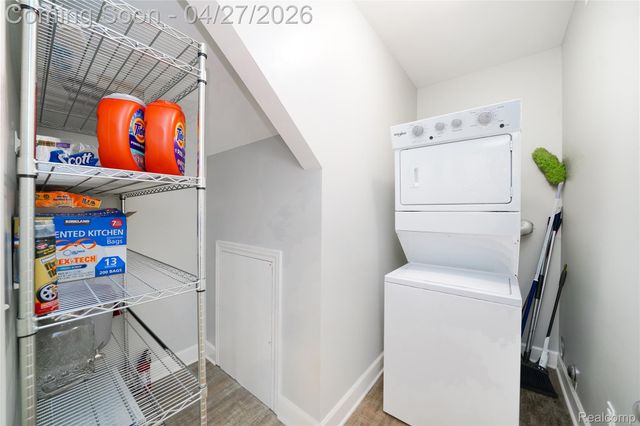 1230 Diamond Court E, Royal Oak, MI 48067