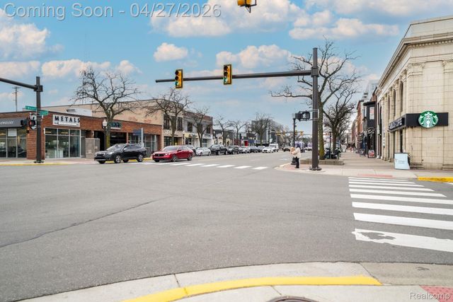 1230 Diamond Court E, Royal Oak, MI 48067