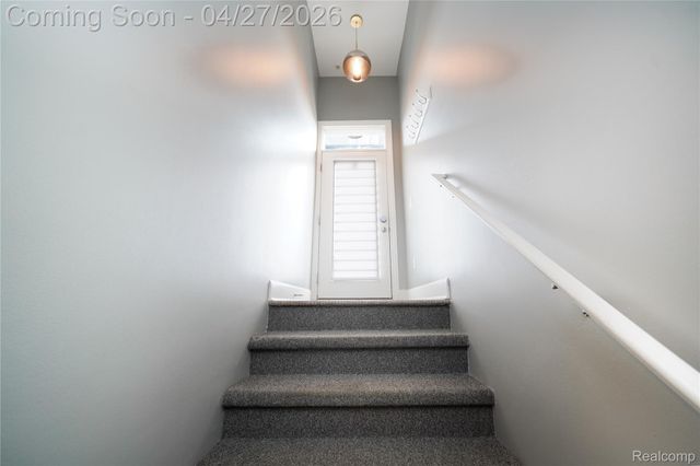 1230 Diamond Court E, Royal Oak, MI 48067