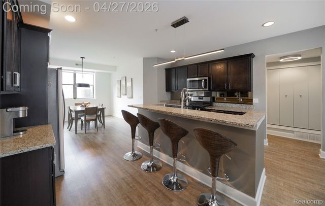 1230 Diamond Court E, Royal Oak, MI 48067