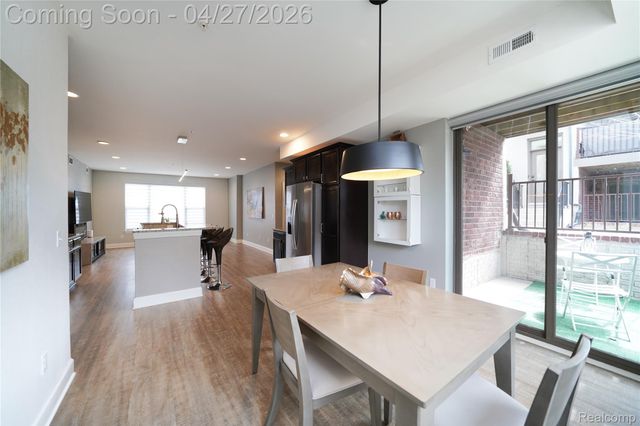 1230 Diamond Court E, Royal Oak, MI 48067
