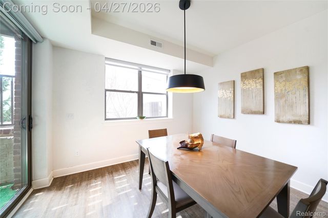 1230 Diamond Court E, Royal Oak, MI 48067