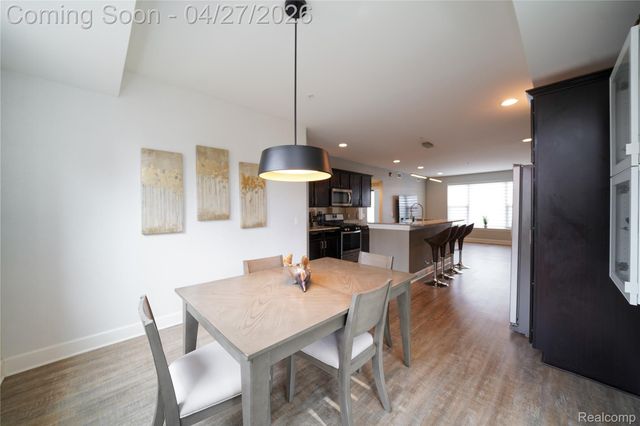 1230 Diamond Court E, Royal Oak, MI 48067