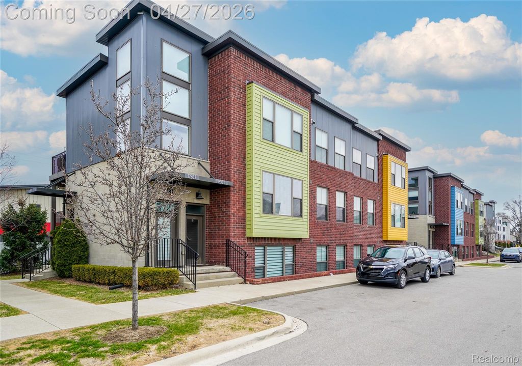1230 Diamond Court E, Royal Oak, MI 48067