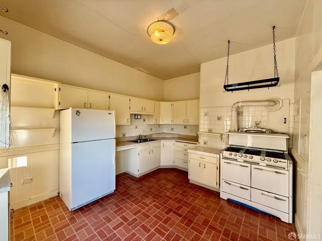 286 Crescent Avenue, San Francisco, CA 94110