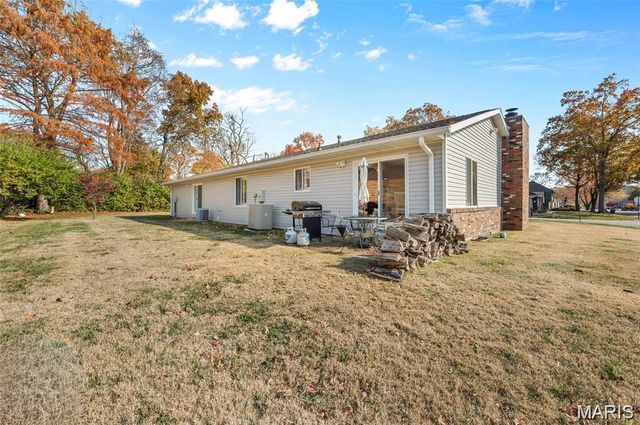 302 BRITANNA Drive, Swansea, IL 62226