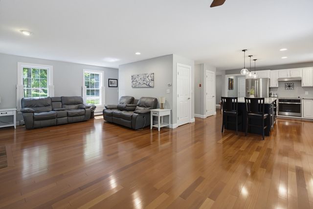 9 Champernowne, Madbury, NH 03823