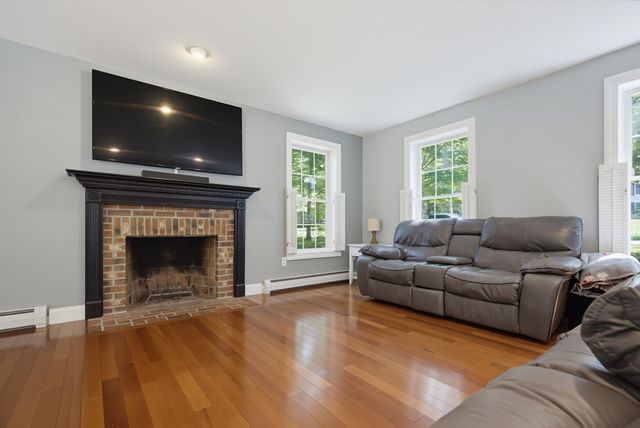9 Champernowne, Madbury, NH 03823