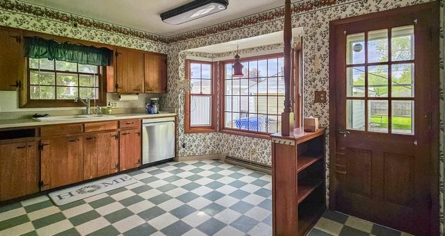 2726 84th STREET, Kenosha, WI 53143