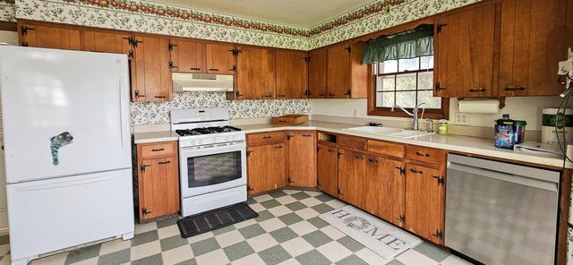 2726 84th STREET, Kenosha, WI 53143