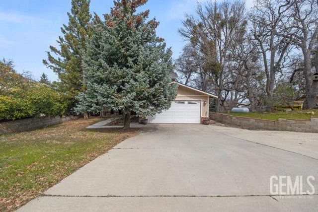 18260 Alps Drive, Tehachapi, CA 93561