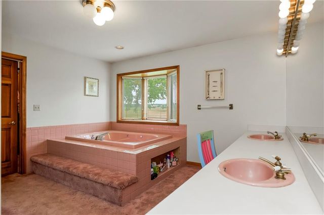 15628 238th Street, Tonganoxie, KS 66086