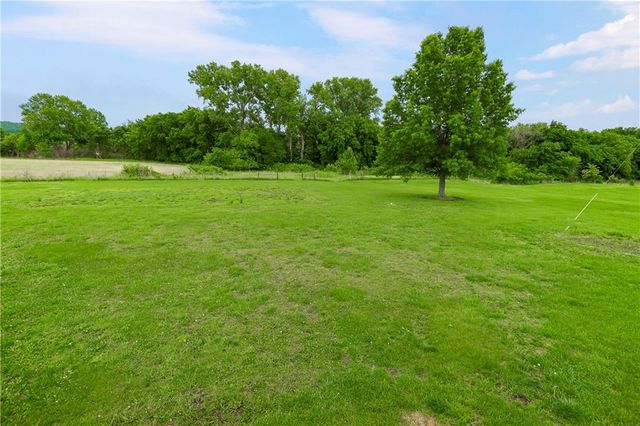 15628 238th Street, Tonganoxie, KS 66086