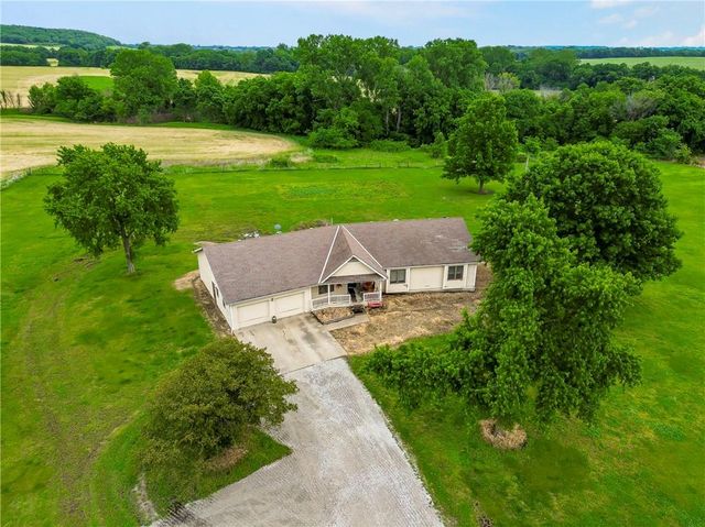 15628 238th Street, Tonganoxie, KS 66086