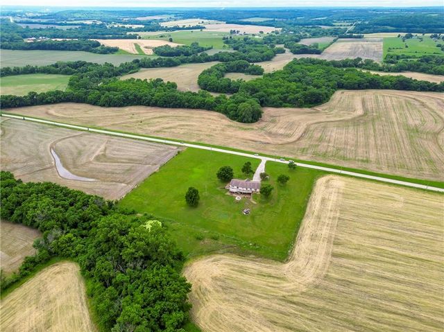 15628 238th Street, Tonganoxie, KS 66086