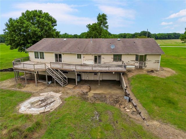 15628 238th Street, Tonganoxie, KS 66086