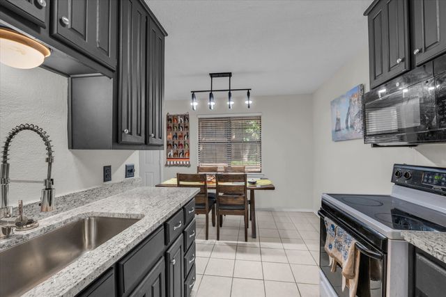 1421 S 12th Street 103, Waco, TX 76706