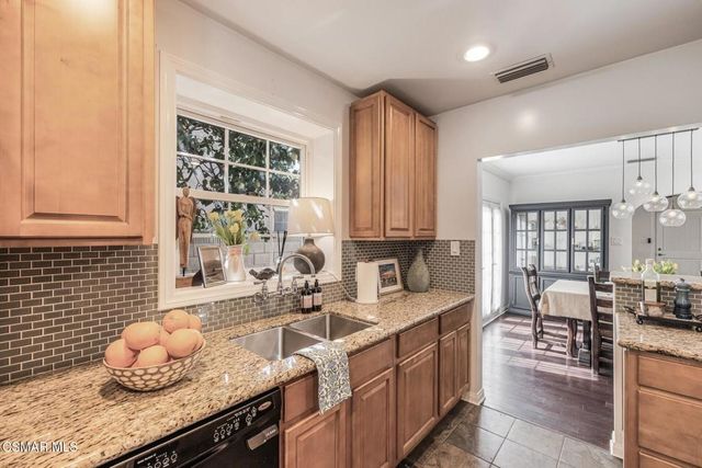 2636 Easy Avenue, Long Beach, CA 90810