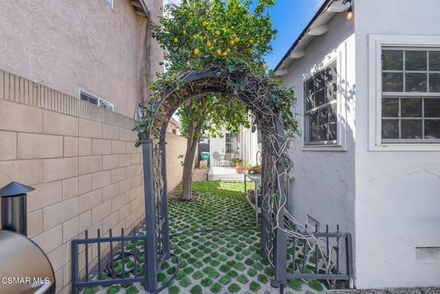 2636 Easy Avenue, Long Beach, CA 90810