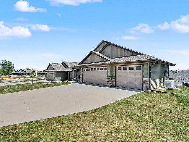 3027 Teton St Sw Street SW, Cedar Rapids, IA 52404