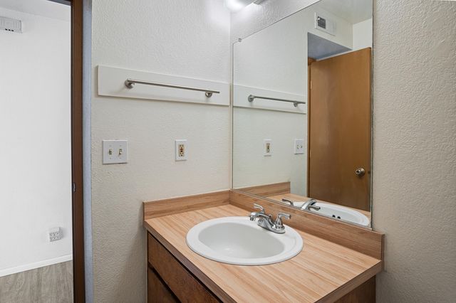 425 NE Silverwood Place, Grants Pass, OR 97526