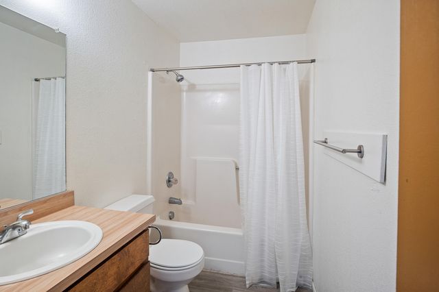 425 NE Silverwood Place, Grants Pass, OR 97526