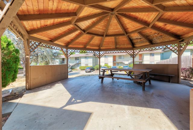 425 NE Silverwood Place, Grants Pass, OR 97526
