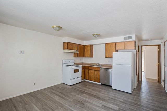 425 NE Silverwood Place, Grants Pass, OR 97526