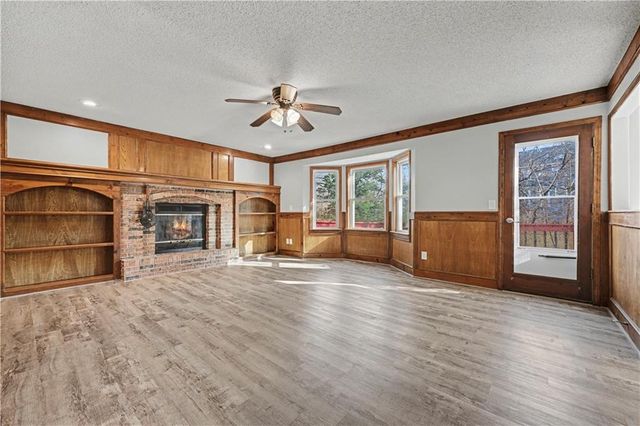 8033 Hall Street, Lenexa, KS 66219