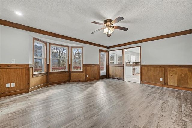 8033 Hall Street, Lenexa, KS 66219