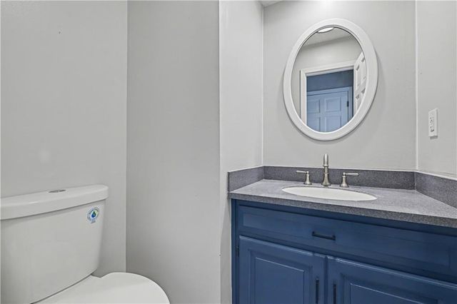 8033 Hall Street, Lenexa, KS 66219