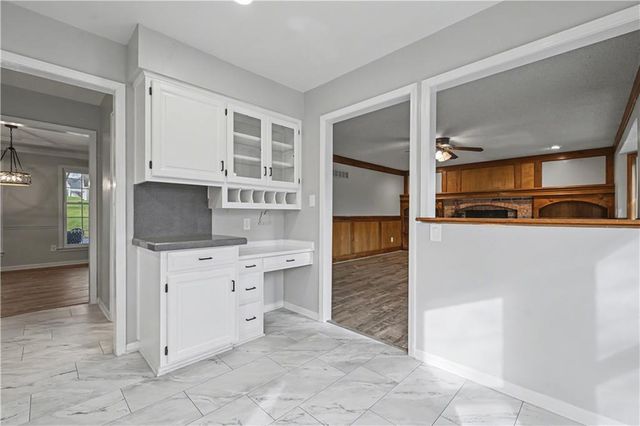 8033 Hall Street, Lenexa, KS 66219