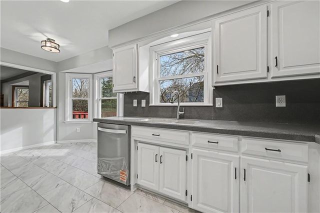 8033 Hall Street, Lenexa, KS 66219