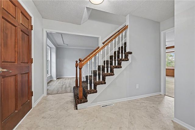 8033 Hall Street, Lenexa, KS 66219