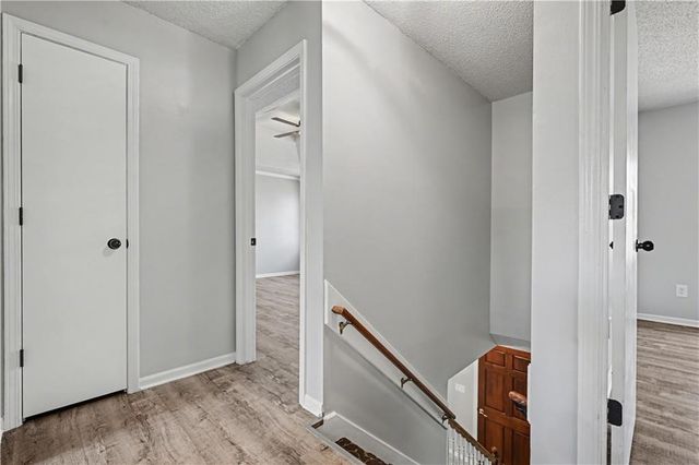 8033 Hall Street, Lenexa, KS 66219