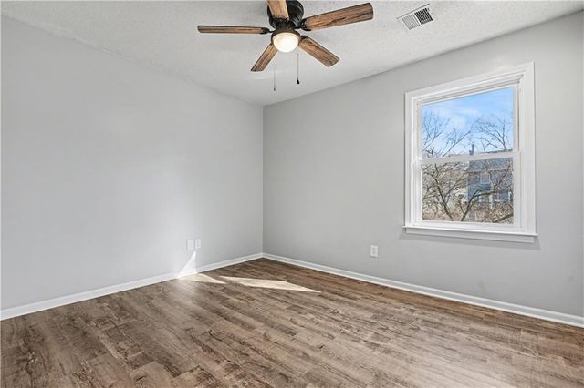 8033 Hall Street, Lenexa, KS 66219