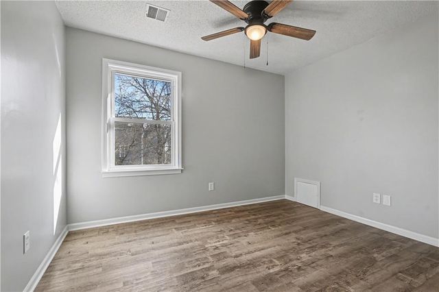 8033 Hall Street, Lenexa, KS 66219