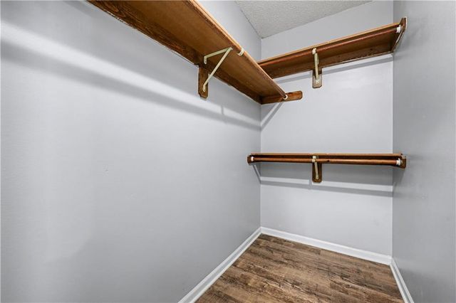 8033 Hall Street, Lenexa, KS 66219