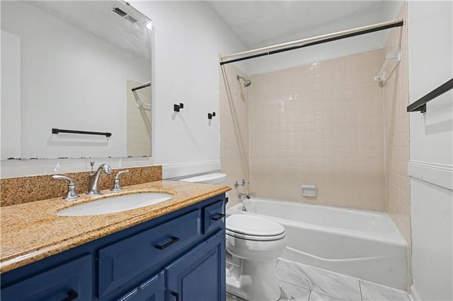 8033 Hall Street, Lenexa, KS 66219